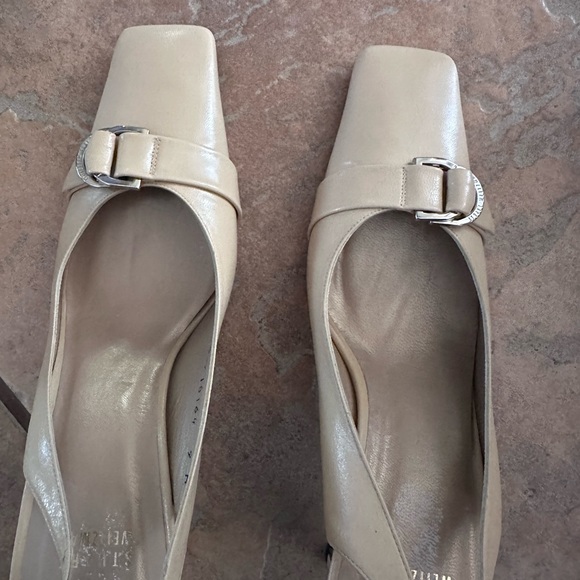 Stuart Weitzman - Picture 4 of 4